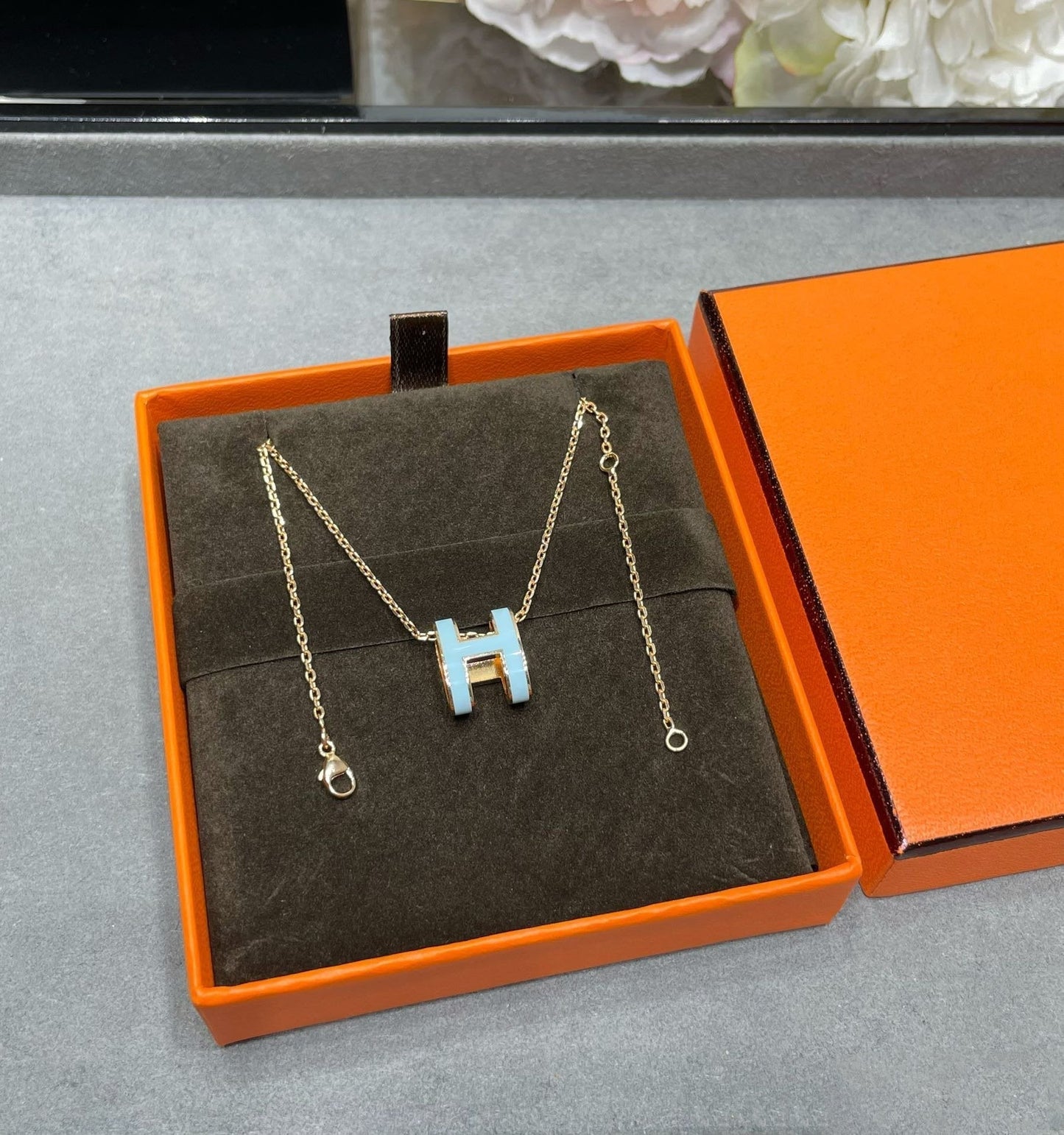 [AuraEcho Jewelry]POP H SKY BLUE NECKLACE