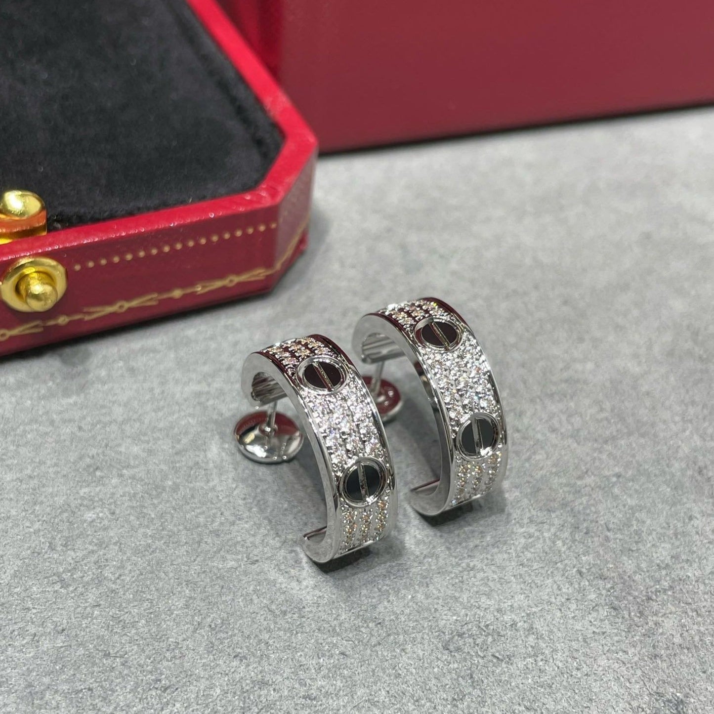 [AuraEcho Jewelry]LOVE CERAMIC DIAMOND PAVED SILVER EARRINGS