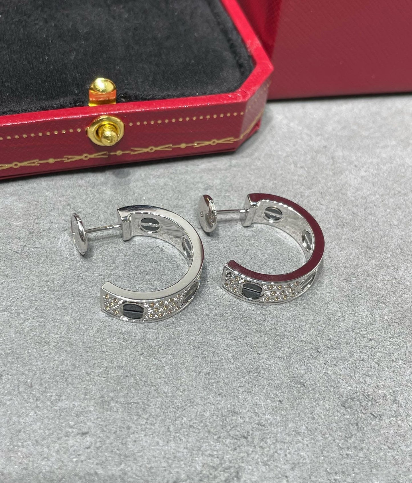 [AuraEcho Jewelry]LOVE CERAMIC DIAMOND PAVED SILVER EARRINGS