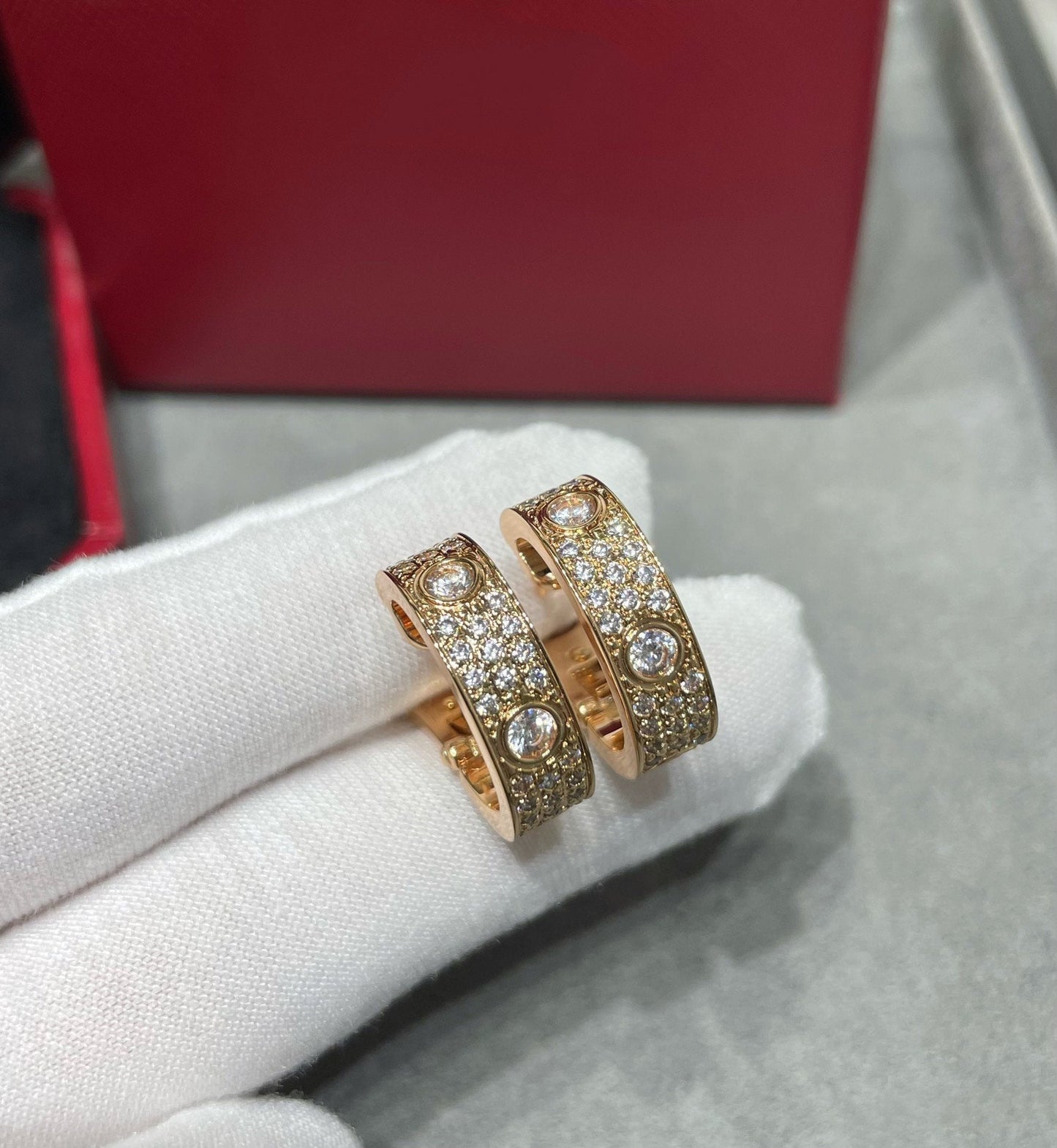 [AuraEcho Jewelry]LOVE 5.5MM DIAMOND PAVED EARRINGS