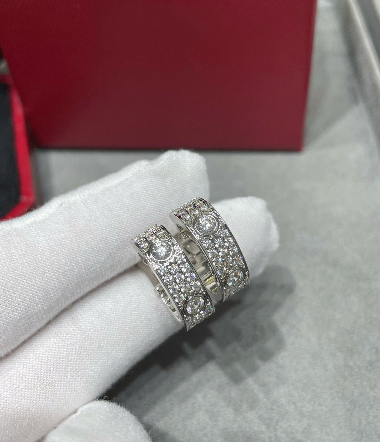 [AuraEcho Jewelry]LOVE 5.5MM DIAMOND PAVED EARRINGS