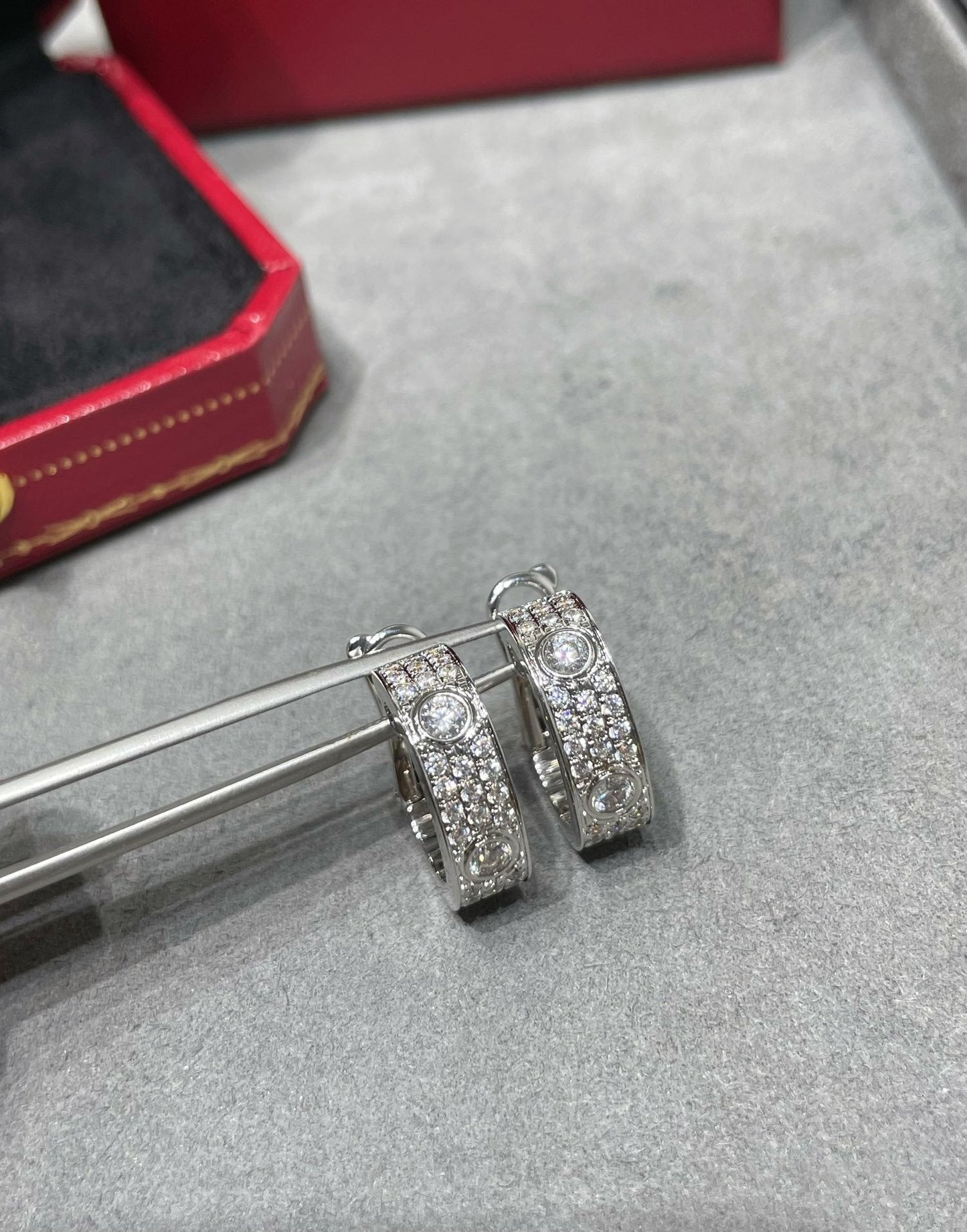 [AuraEcho Jewelry]LOVE 5.5MM DIAMOND PAVED EARRINGS