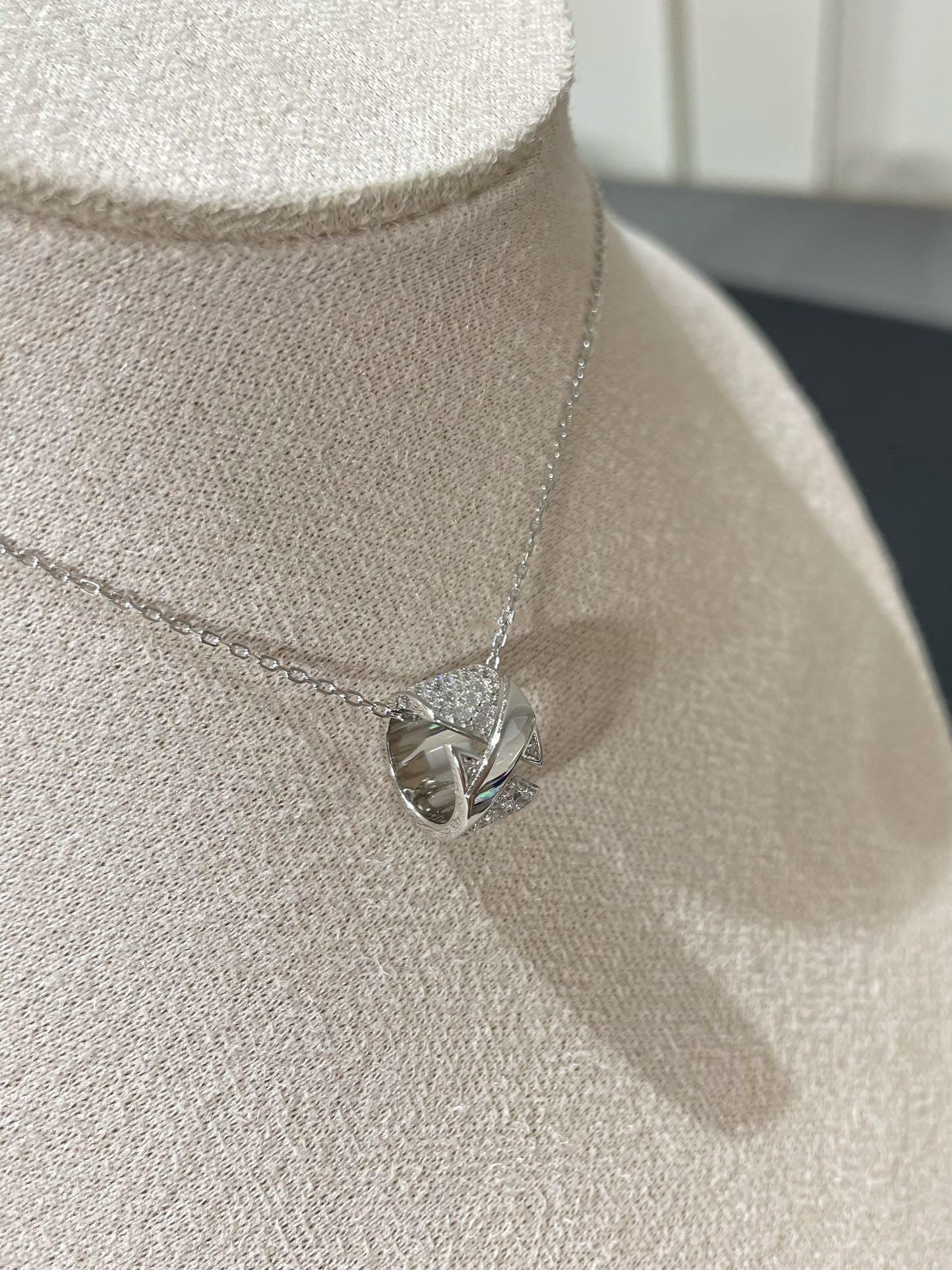 [AuraEcho Jewelry]LIENS EVIDENCE DIAMOND PAVED NECKLACE
