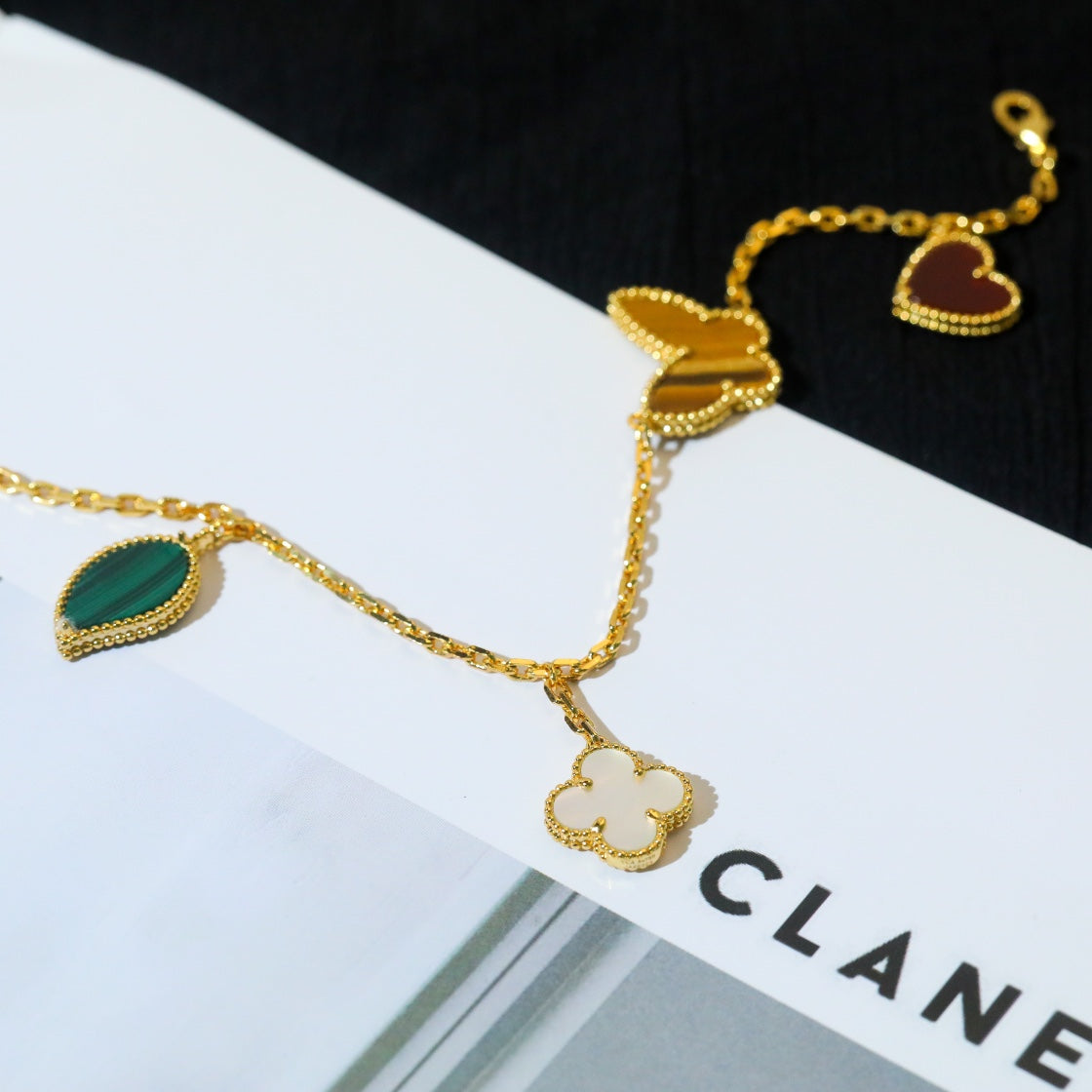 [WZQ]LUCKY SPRING 5 MOTIF GOLD BRACELET