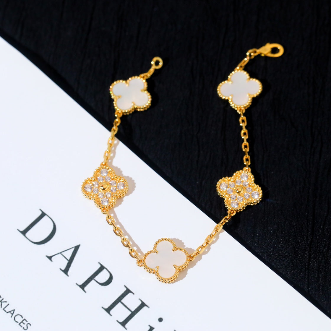 [AuraEcho Jewelry]CLOVER BRACELET 5 MOTIF WHITE MOP DIAMOND