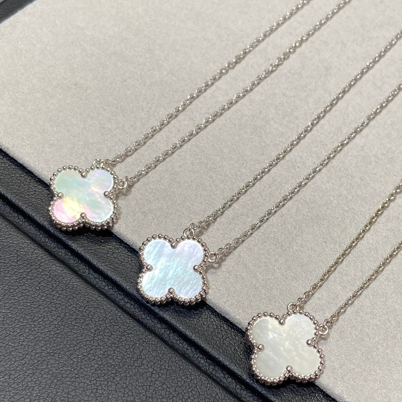 [AuraEcho Jewelry]CLOVER MEDIUM SILVER WHITE MOP NECKLACE
