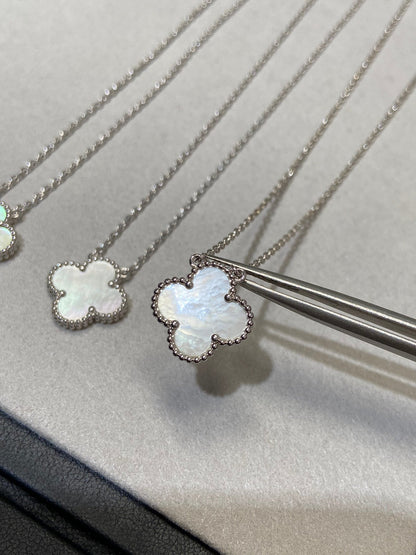 [AuraEcho Jewelry]CLOVER MEDIUM SILVER WHITE MOP NECKLACE