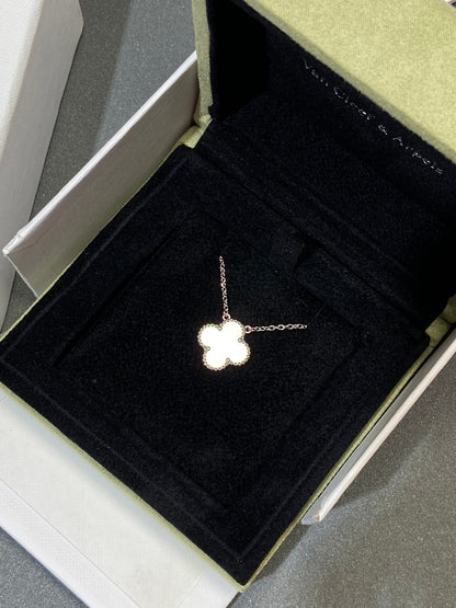 [AuraEcho Jewelry]CLOVER MEDIUM SILVER WHITE MOP NECKLACE