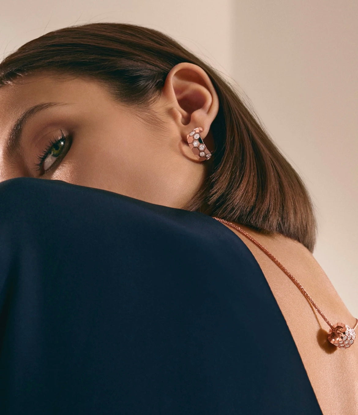 [AuraEcho Jewelry]BEE LOVE DIAMOND HOOP EARRINGS