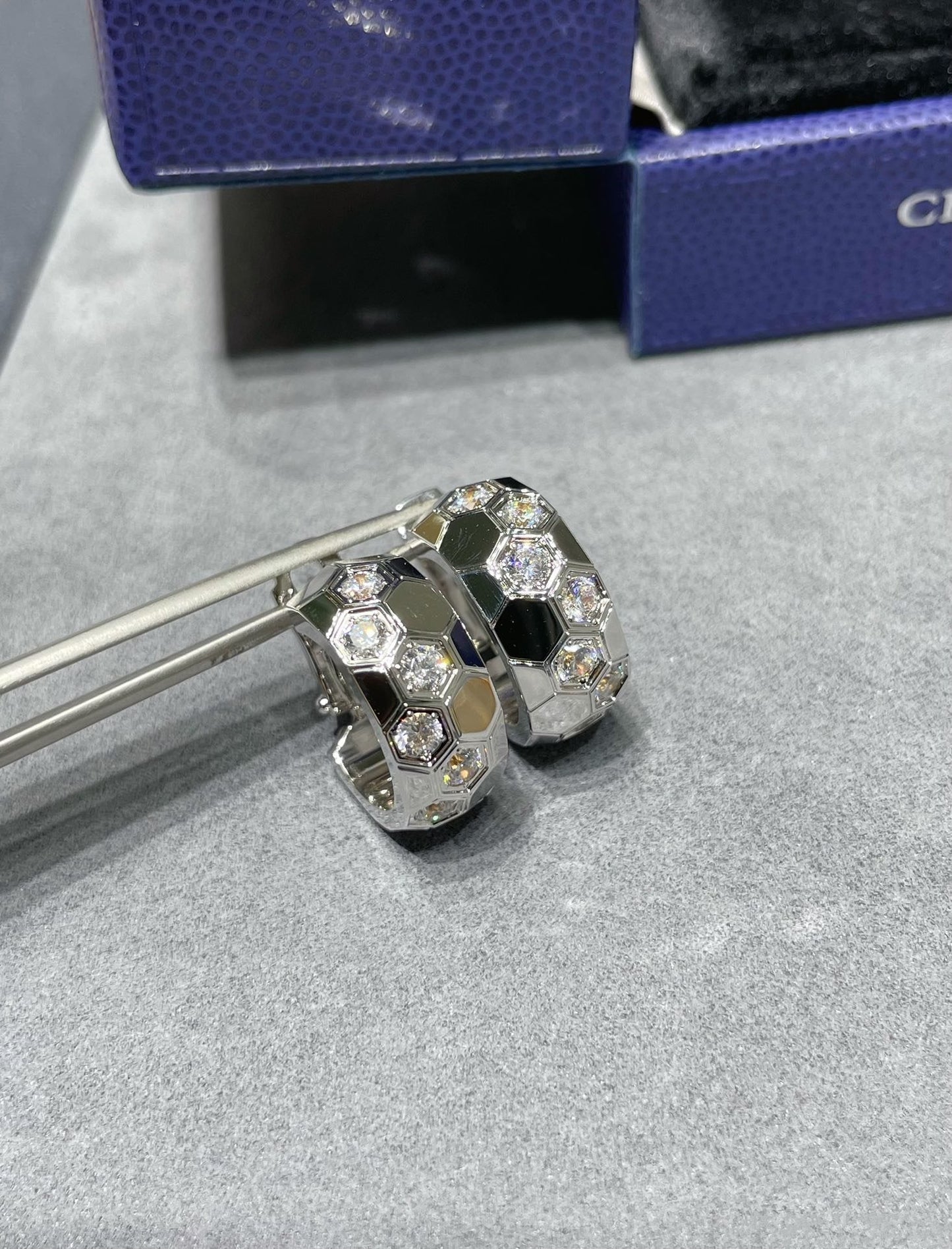 [AuraEcho Jewelry]BEE LOVE DIAMOND HOOP EARRINGS