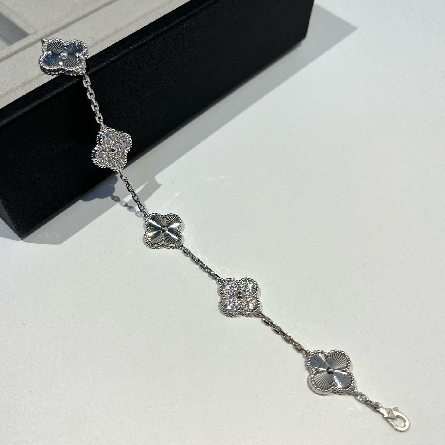 [AuraEcho Jewelry]CLOVER 5 MOTIF SILVER DIAMOND BRACELET