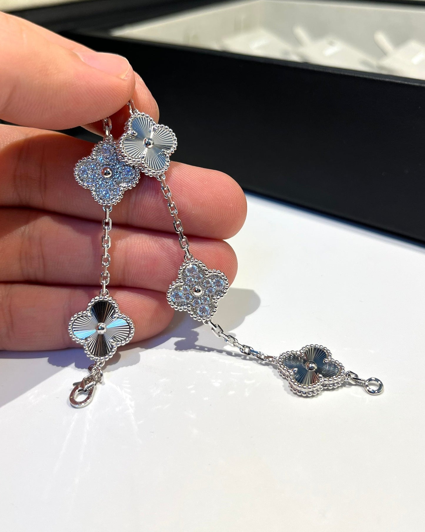 [AuraEcho Jewelry]CLOVER 5 MOTIF SILVER DIAMOND BRACELET