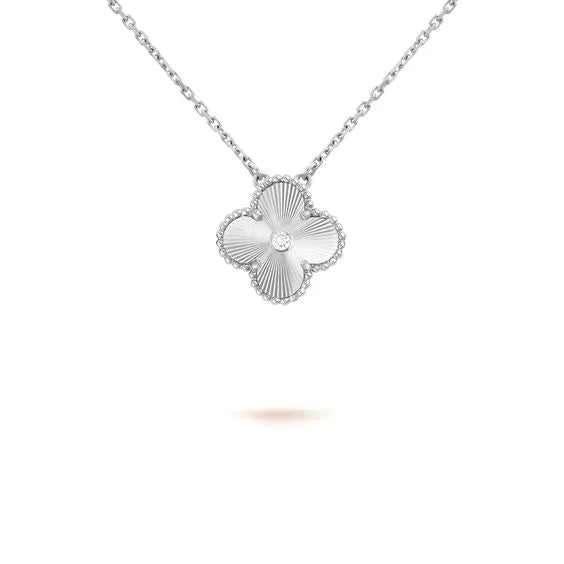 [AuraEcho Jewelry]CLOVER  15MM DIAMOND LASER NECKLACE SILVER