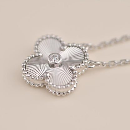 [AuraEcho Jewelry]CLOVER  15MM DIAMOND LASER NECKLACE SILVER