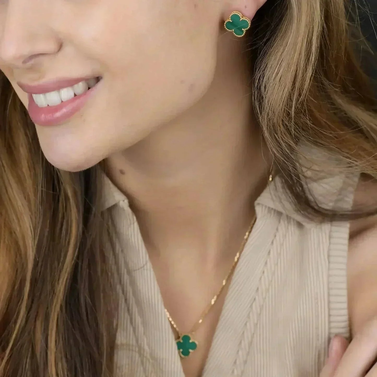 [AuraEcho Jewelry]CLOVER MINI 9.5MM MALACHITE  EARRINGS