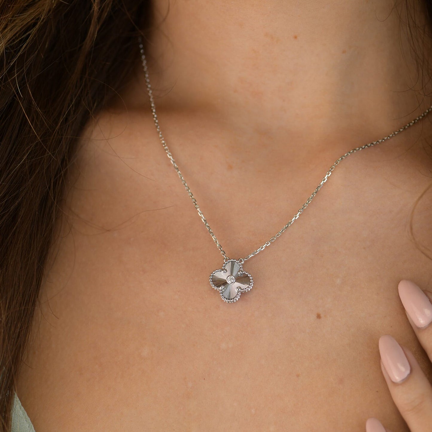 [AuraEcho Jewelry]CLOVER  15MM DIAMOND LASER NECKLACE SILVER