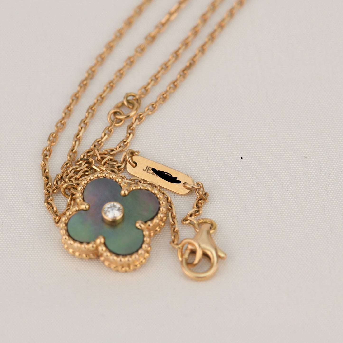 [AuraEcho Jewelry]CLOVER 15MM DIAMOND AND MOTHER-OF-GREY NECKLACE