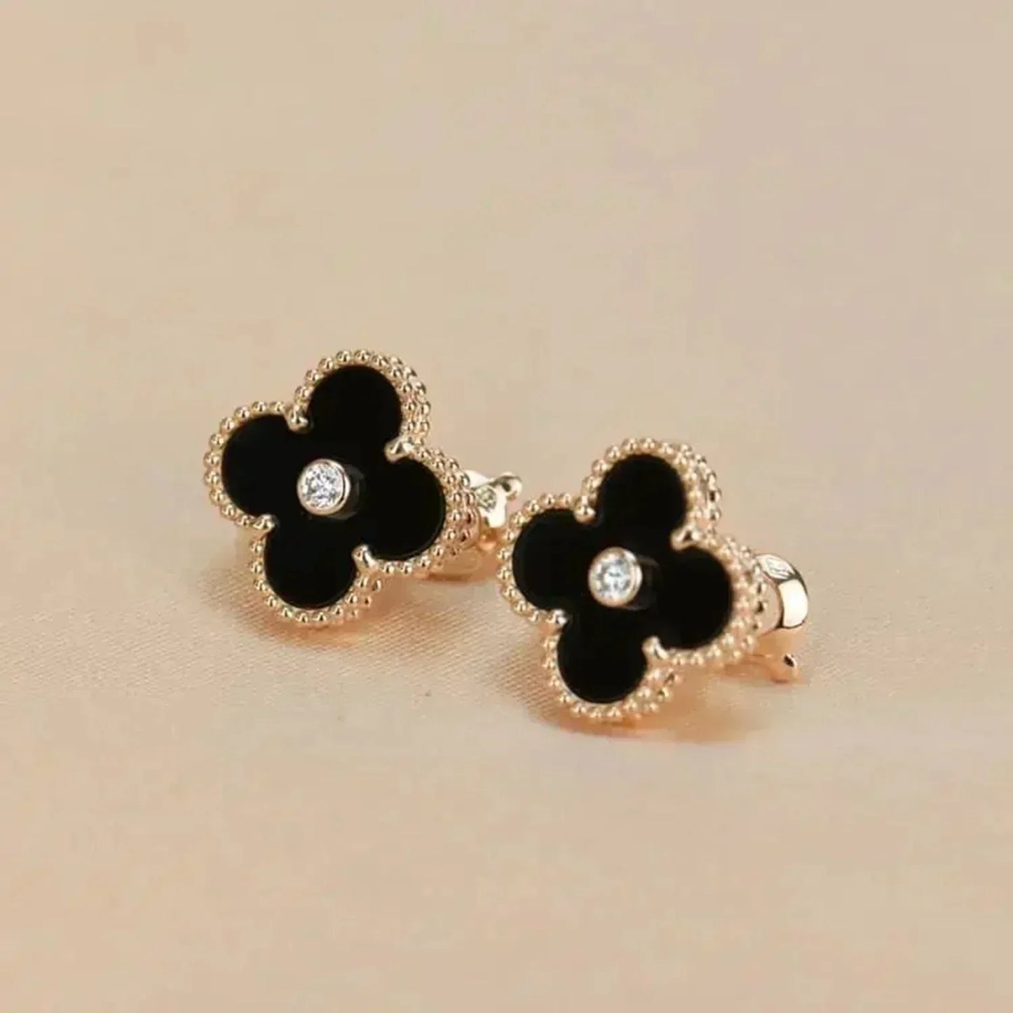 [AuraEcho Jewelry]CLOVER MEDIUM 1 MOTIFS ONYX DIAMOND EARRINGS
