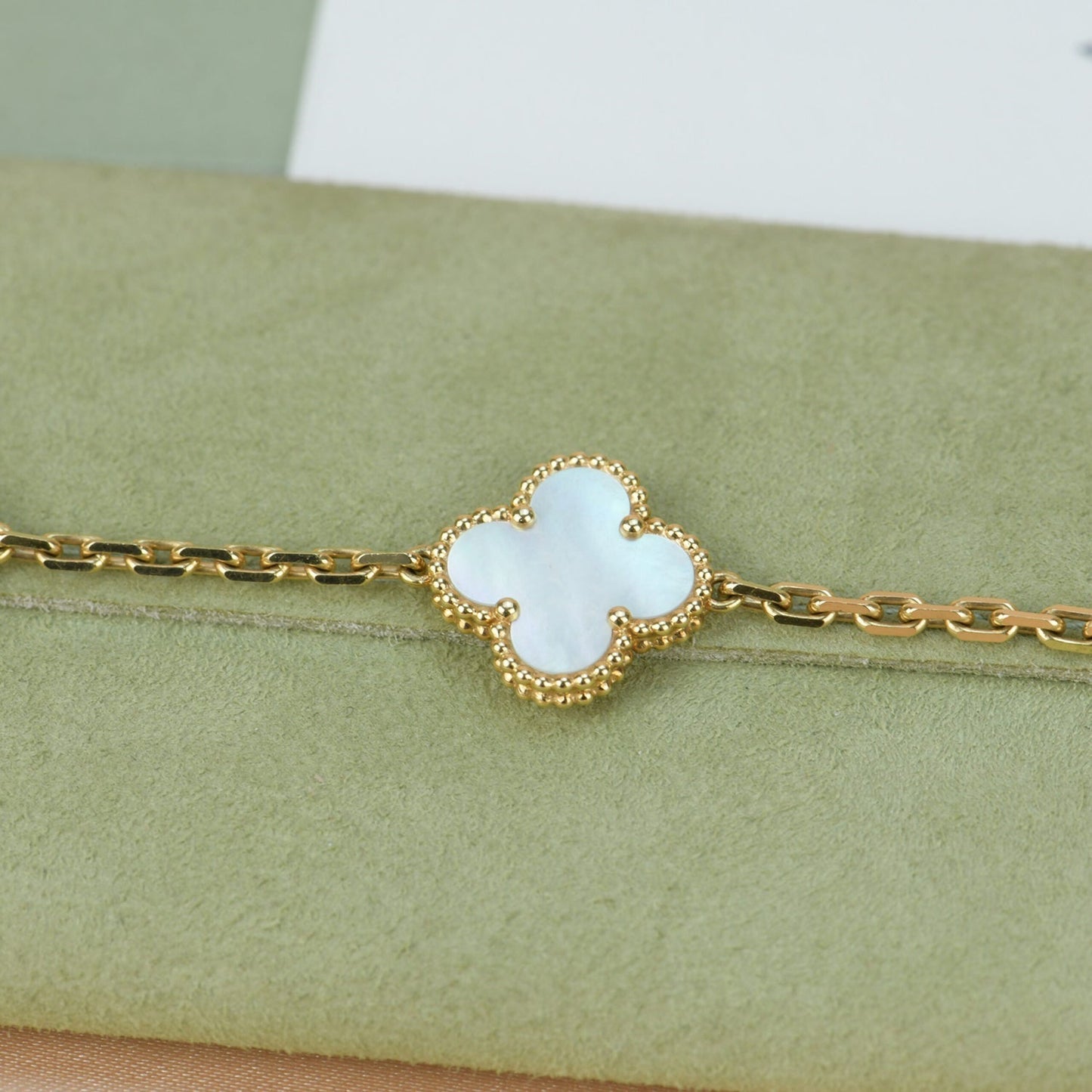 [AuraEcho Jewelry]CLOVER  5 MOTIF WHITE MOP BRACELET