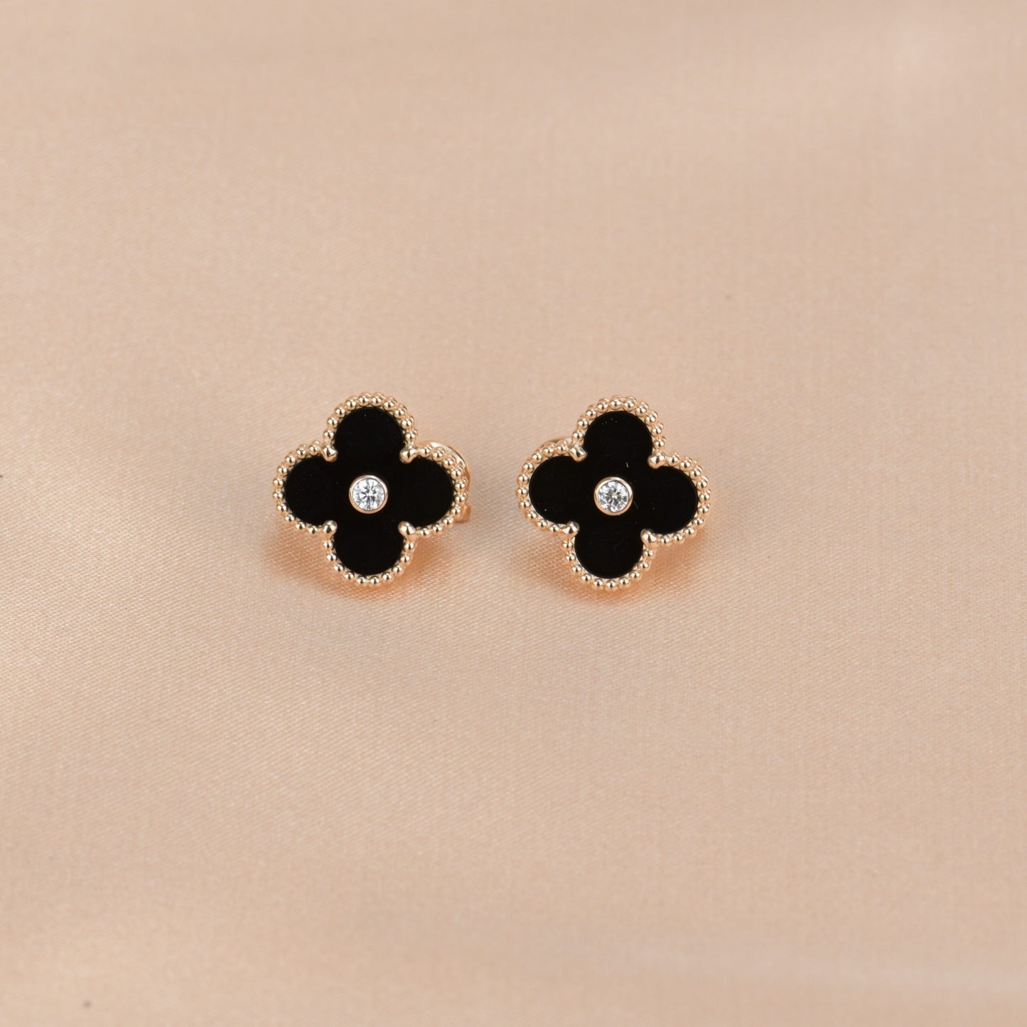 [AuraEcho Jewelry]CLOVER MEDIUM 1 MOTIFS ONYX DIAMOND EARRINGS