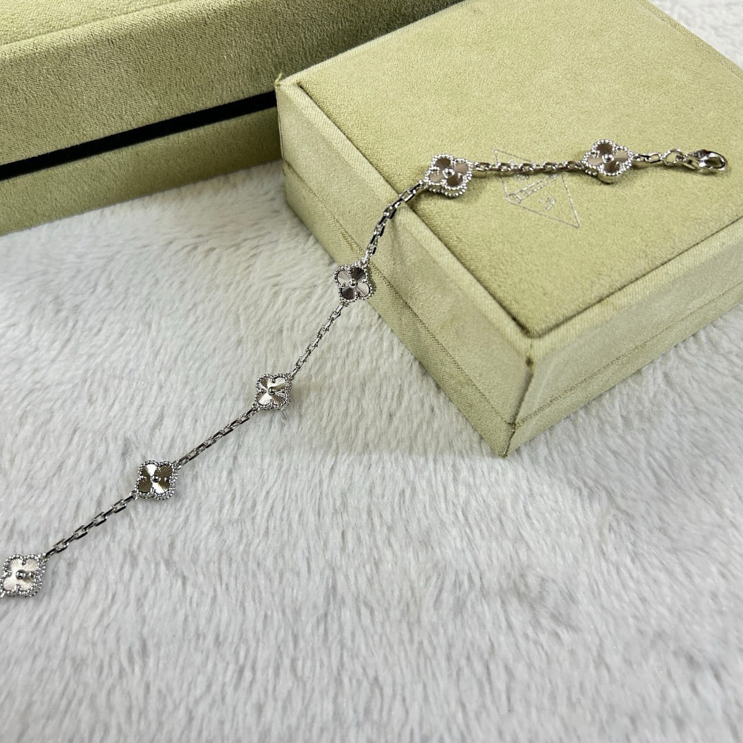 [AuraEcho Jewelry]CLOVER 6 MOTIF DIAMOND BRACELET