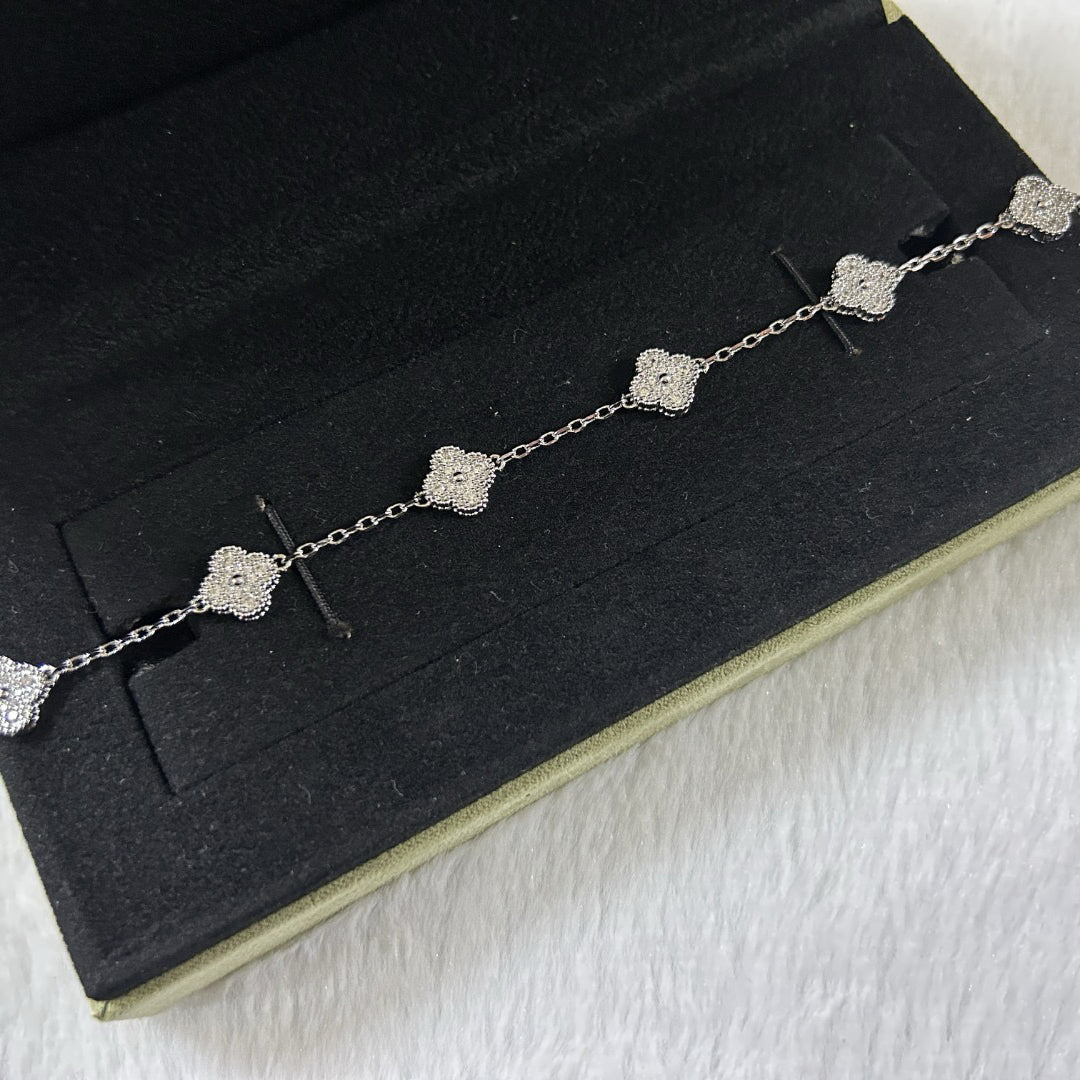 [AuraEcho Jewelry]CLOVER 6 MOTIF DIAMOND BRACELET