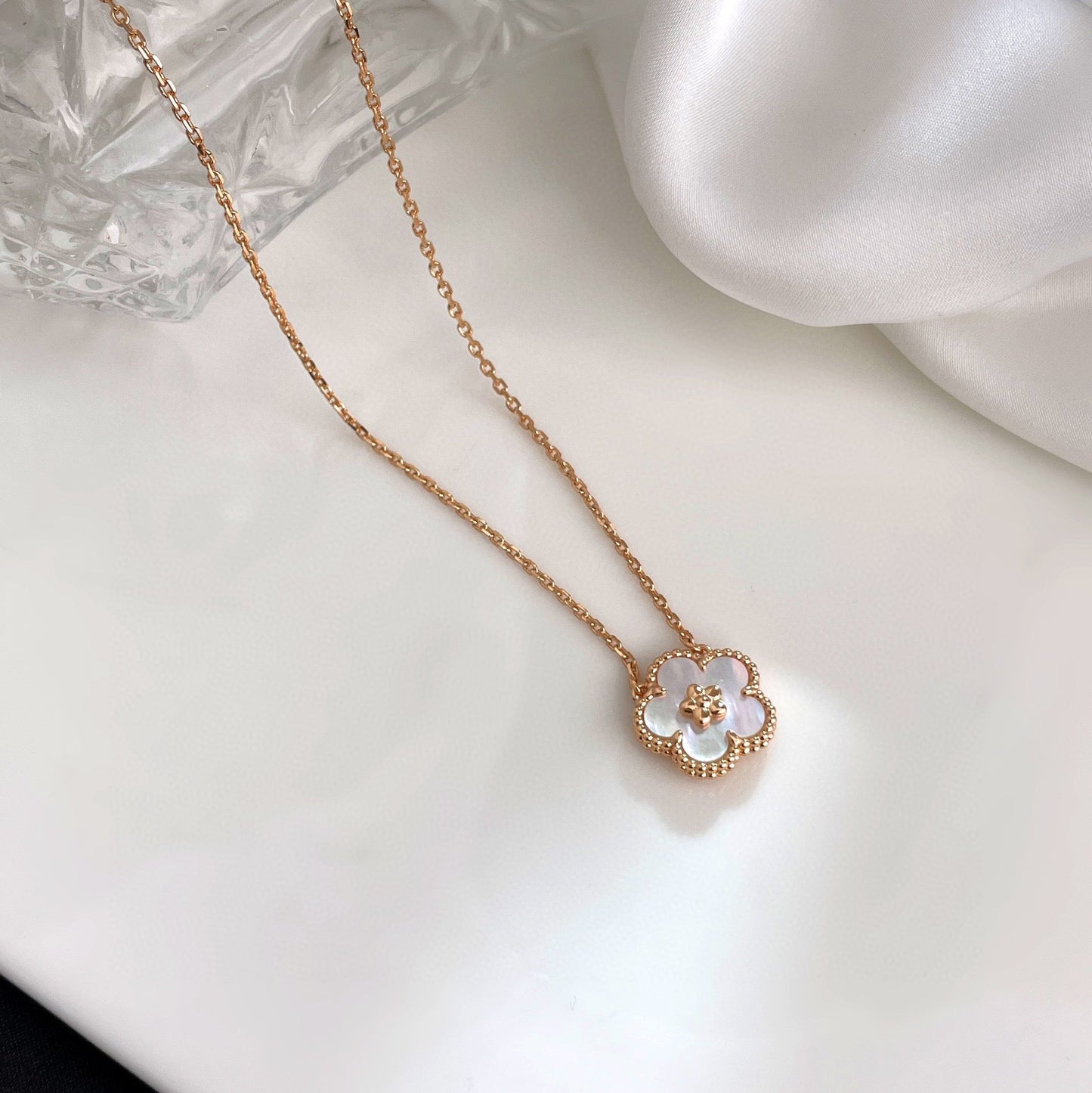 [AuraEcho Jewelry]LUCKY  WHITE MOP  PLUM BLOSSOM NECKLACE