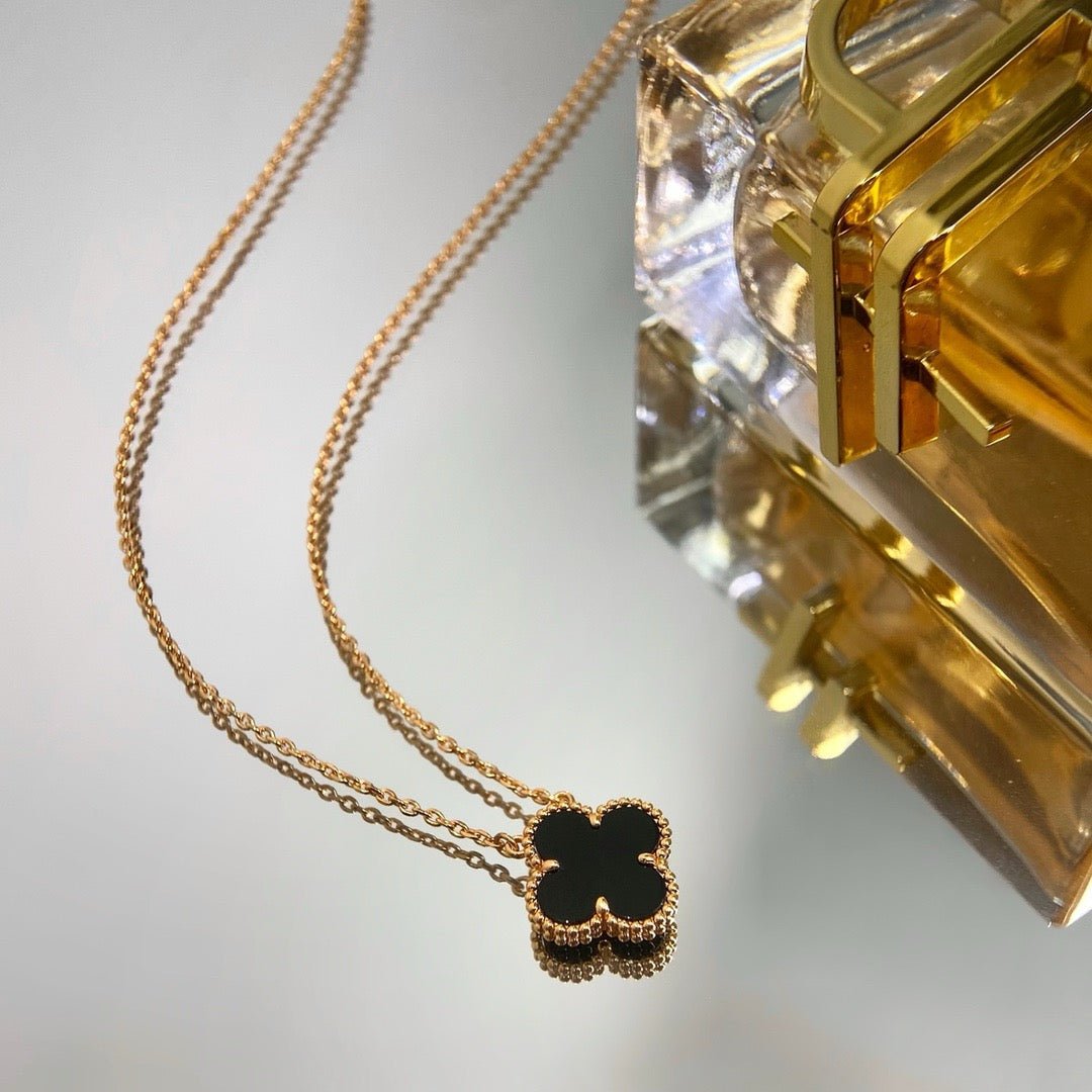 [AuraEcho Jewelry]CLOVER 15MM BLACK ONYX SINGLE FLOWER NECKLACE