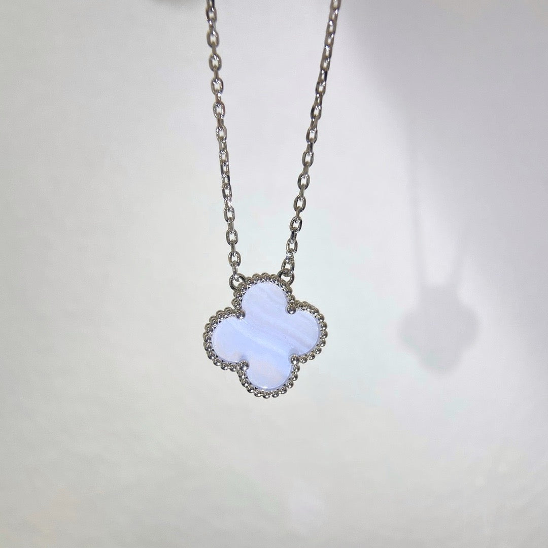 [AuraEcho Jewelry]CLOVER 15MM BLUE CHALCEDONY NECKLACE SILVER