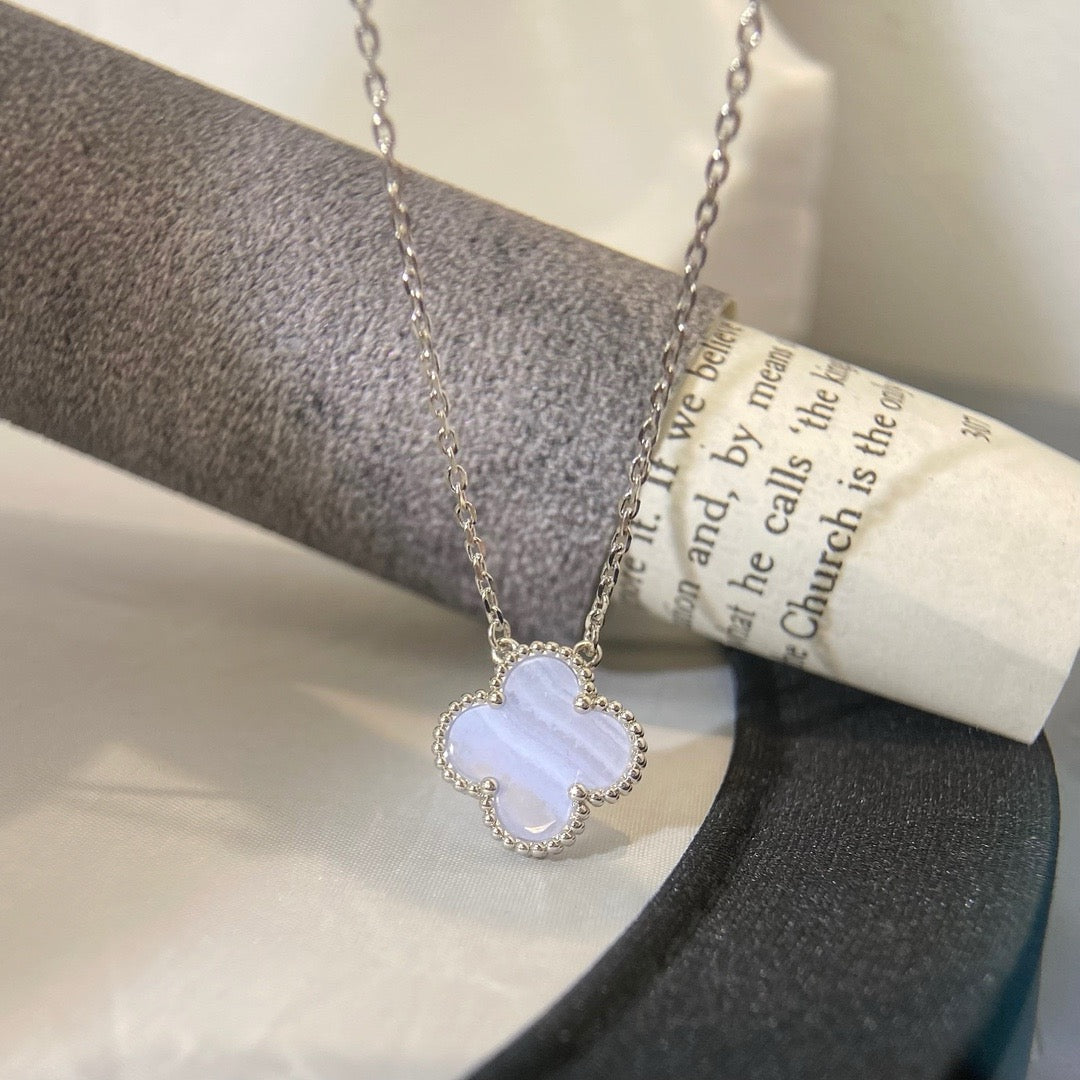 [AuraEcho Jewelry]CLOVER 15MM BLUE CHALCEDONY NECKLACE SILVER