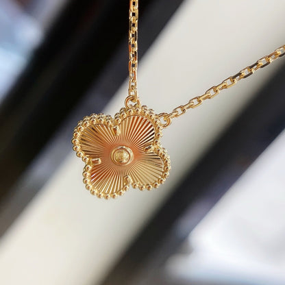 [AuraEcho Jewelry]CLOVER 15MM LASER NECKLACE