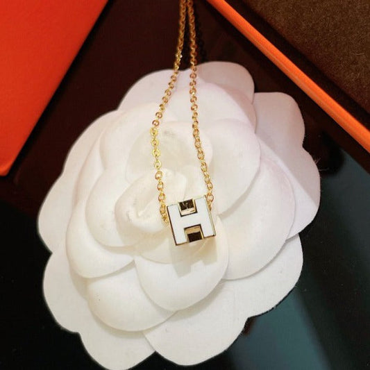 [AuraEcho Jewelry]H WHITE SQUARE GOLD NECKLACE