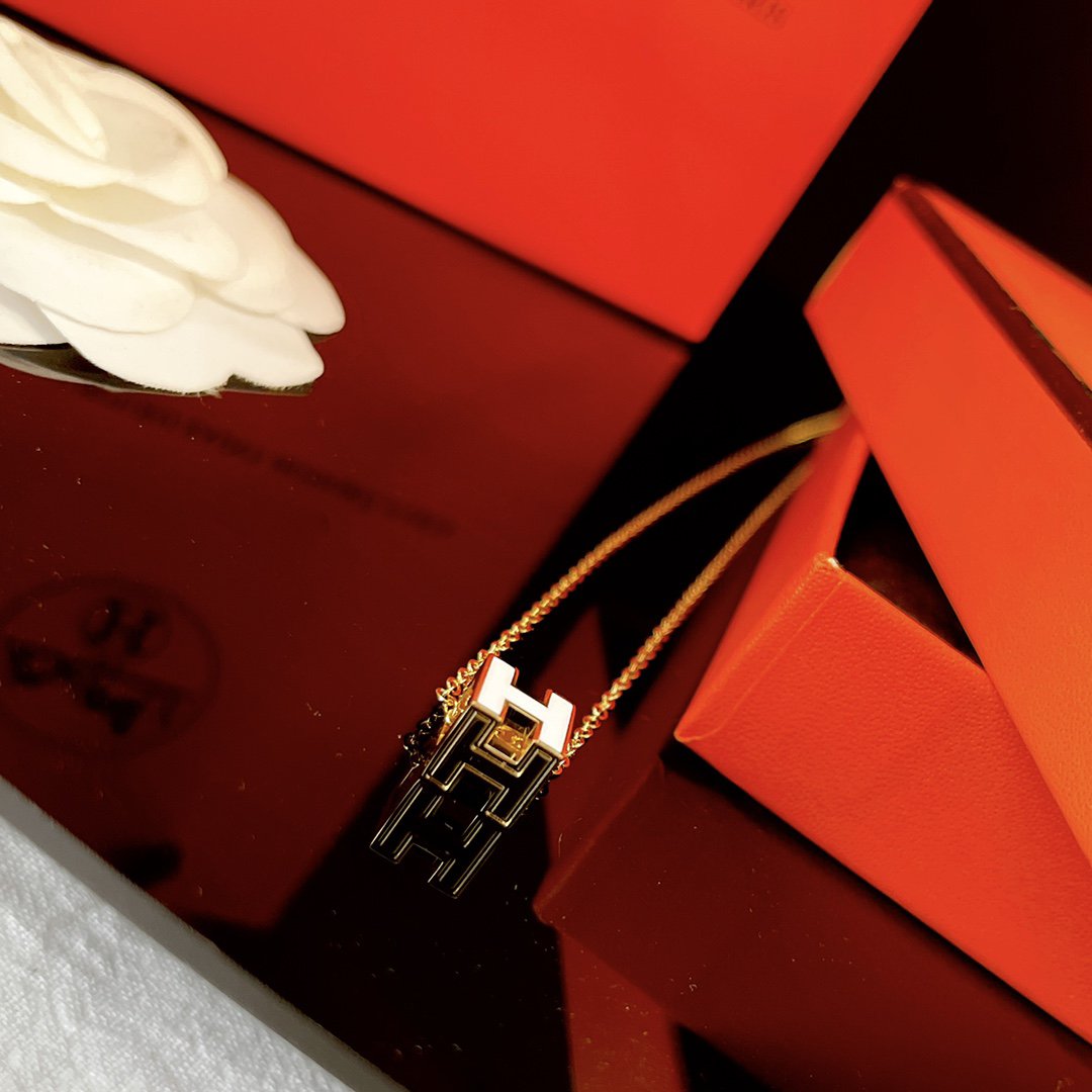 [AuraEcho Jewelry]H WHITE SQUARE GOLD NECKLACE