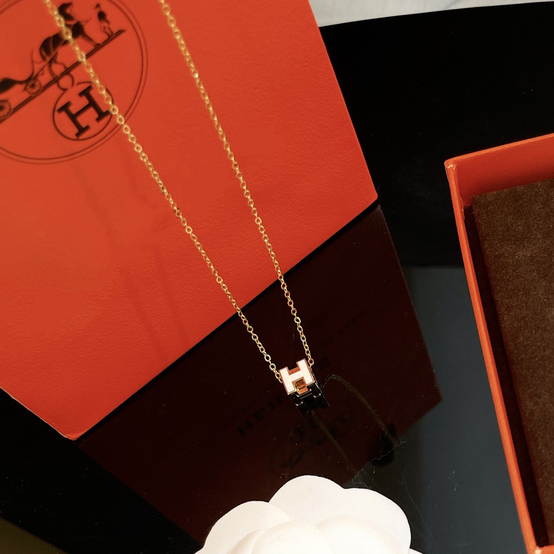 [AuraEcho Jewelry]H WHITE SQUARE GOLD NECKLACE