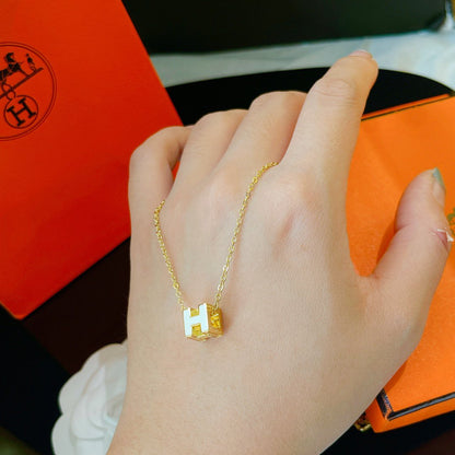 [AuraEcho Jewelry]H WHITE SQUARE GOLD NECKLACE