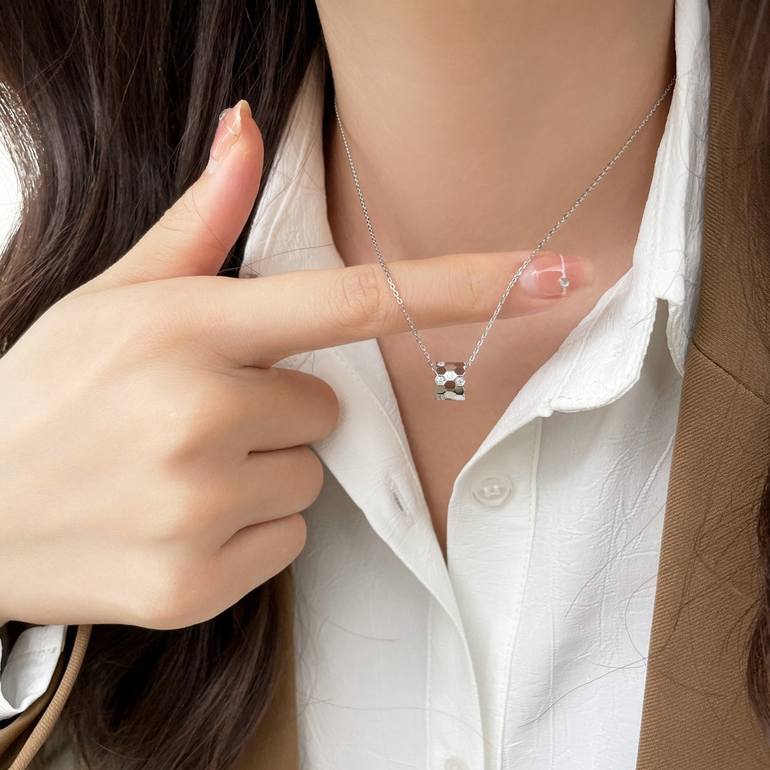 [AuraEcho Jewelry]BEE MINI PEDANT DIAMOND NECKLACE