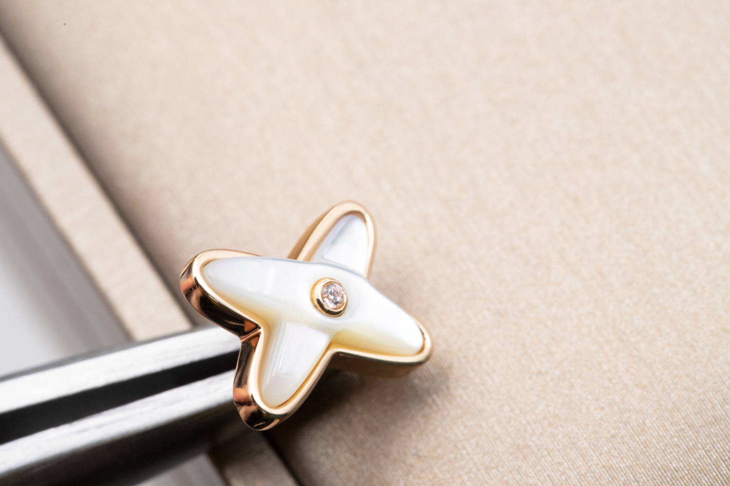 [AuraEcho Jewelry]JEUX DE WHITE MOP PINK GOLD DIAMOND EARRINGS
