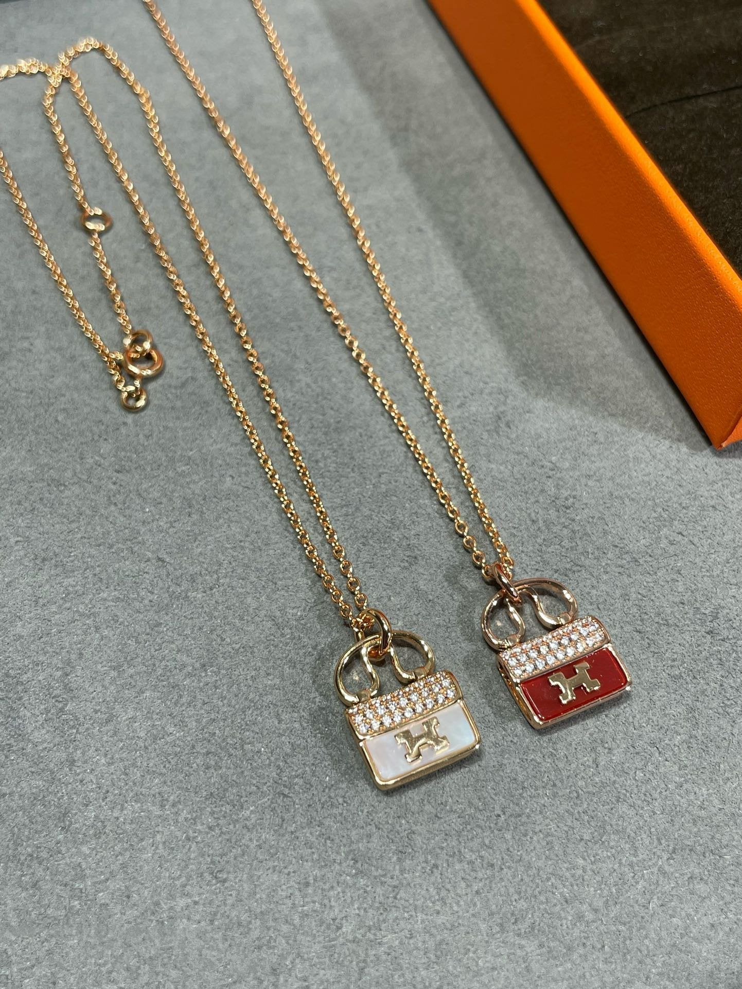 [AuraEcho Jewelry]H CIRCE MOISSANITE PENDANT NECKLACE GOLD