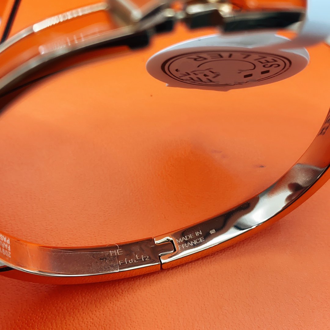 [AuraEcho Jewelry]CLASSIC HM CLIC RED 8MM ENAMEL BRACELET