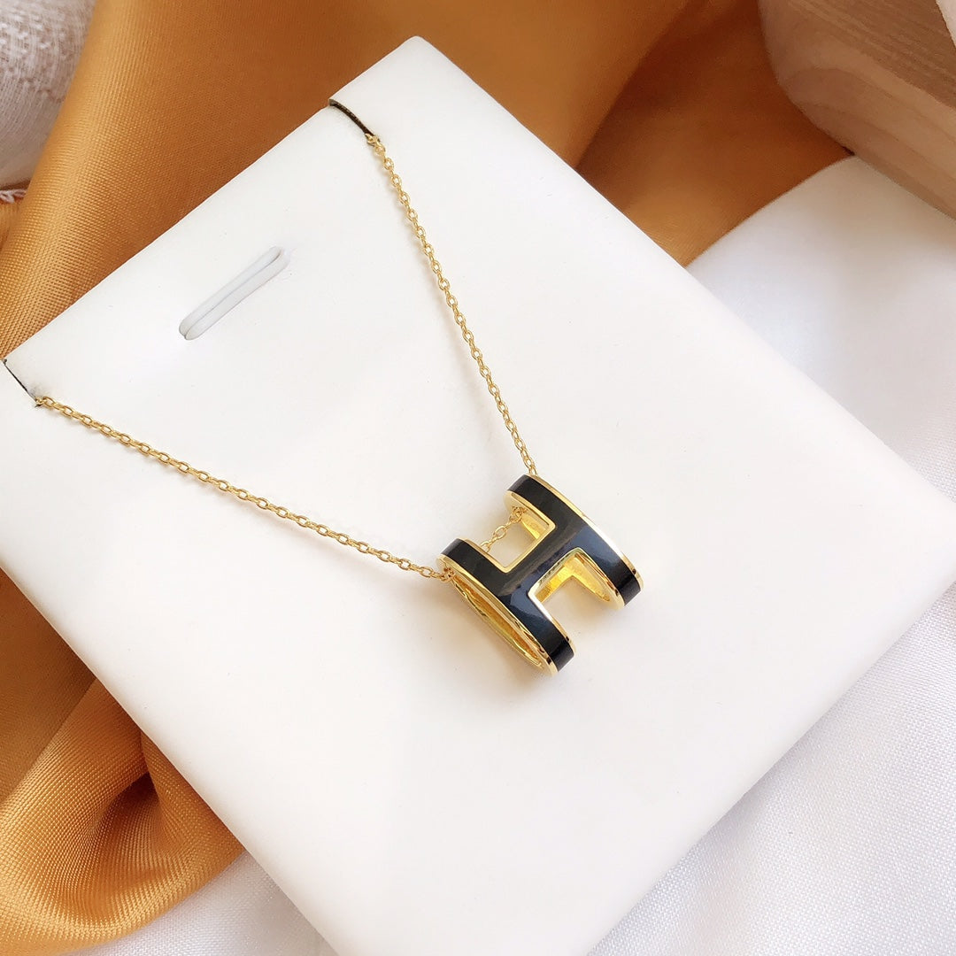 [AuraEcho Jewelry]HM CLIC BLACK ENAMEL GOLD NECKLACE