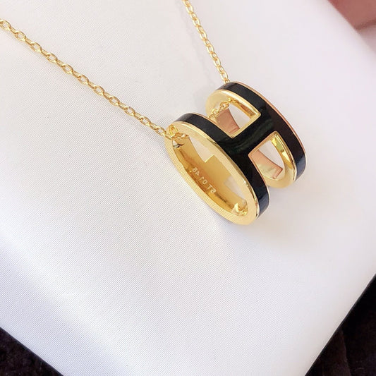 [AuraEcho Jewelry]HM CLIC BLACK ENAMEL GOLD NECKLACE