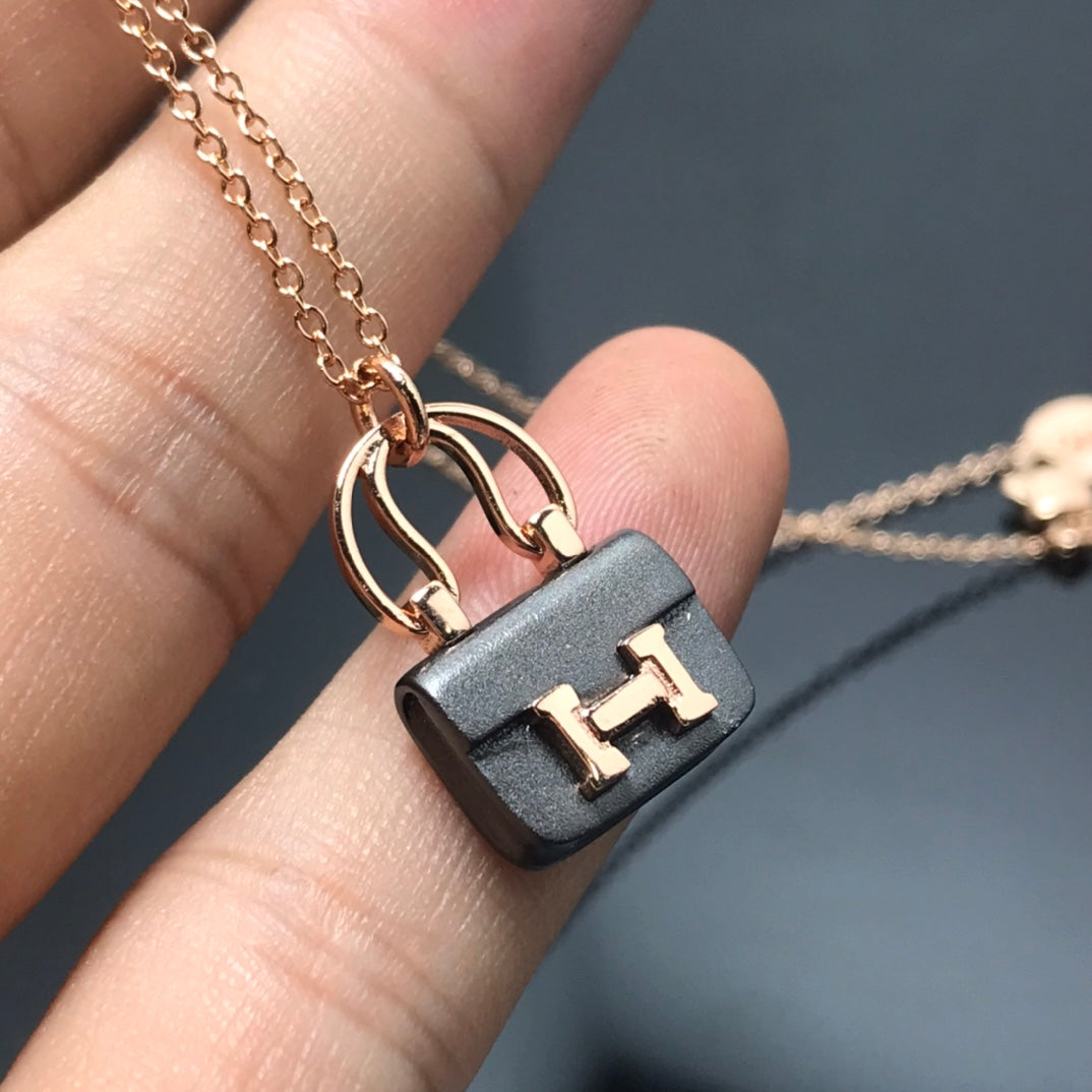 [AuraEcho Jewelry]WOMEN'S HM AMULETTES CONSTANCE PENDANT NECKLACE