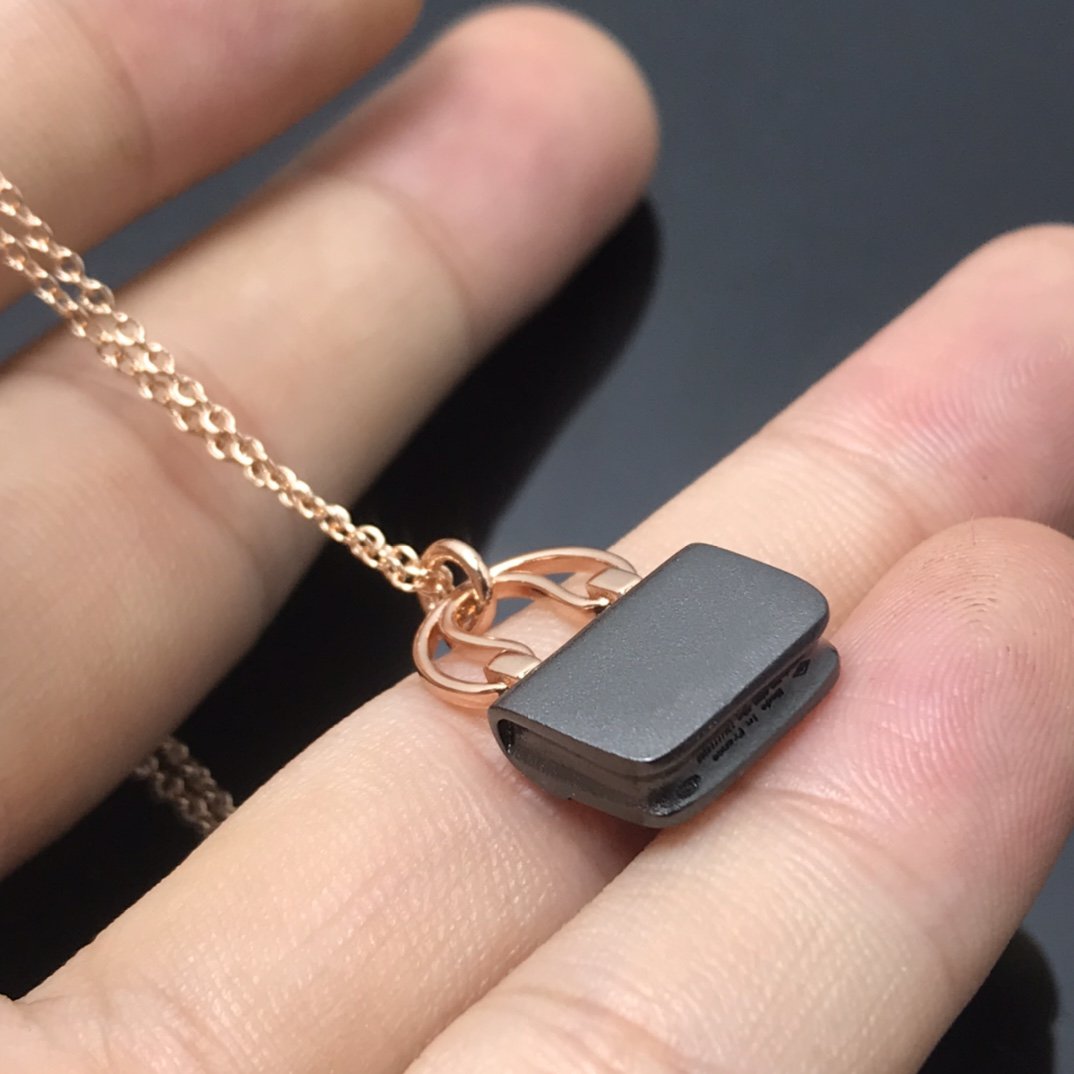 [AuraEcho Jewelry]WOMEN'S HM AMULETTES CONSTANCE PENDANT NECKLACE