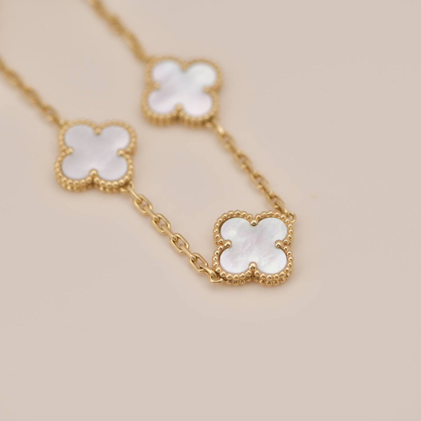 [AuraEcho Jewelry]CLOVER  5 MOTIF WHITE MOP BRACELET