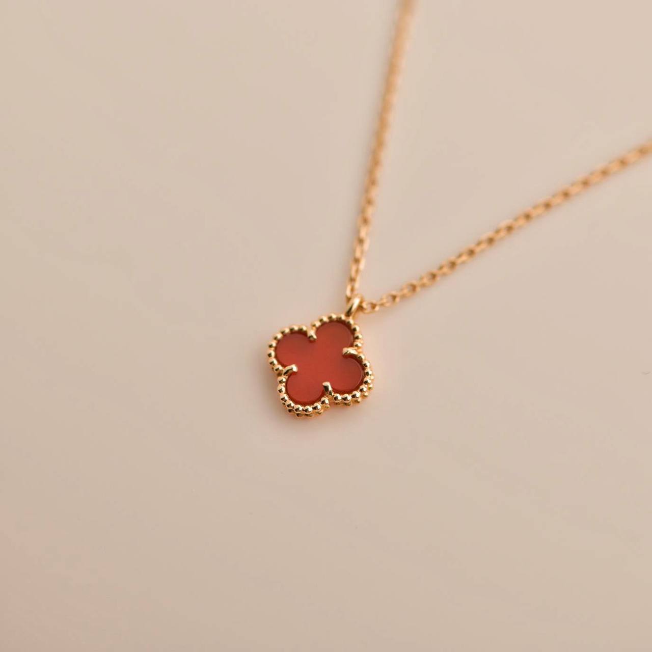 [WZQ]CLOVER MINI 9.5MM WHITE CARNELIANS NECKLACE