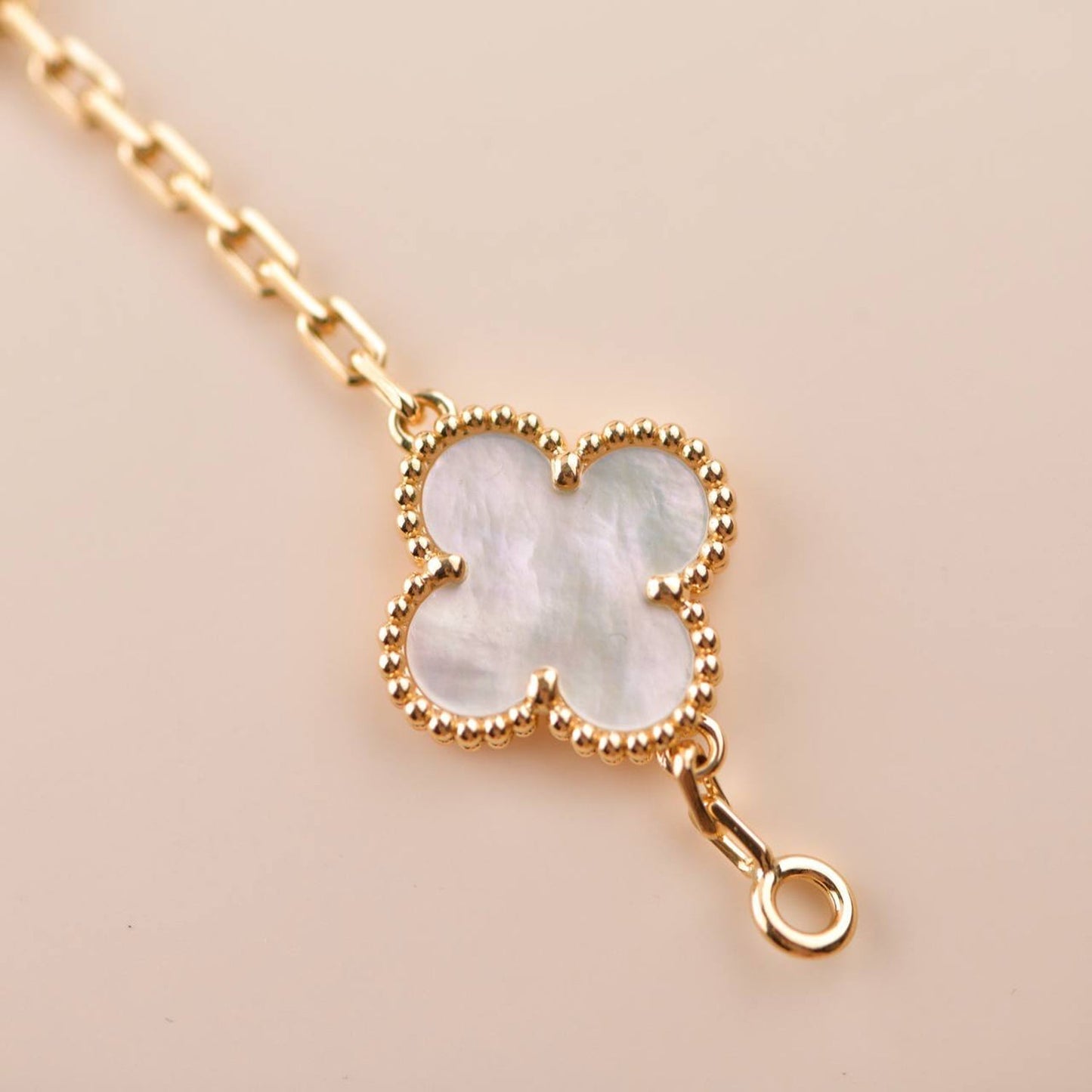[AuraEcho Jewelry]CLOVER  5 MOTIF WHITE MOP BRACELET