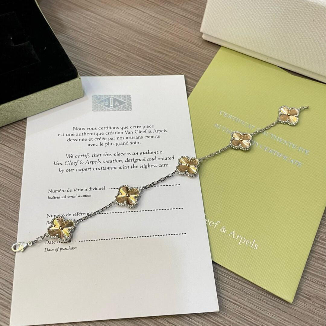 [AuraEcho Jewelry]CLOVER  5 MOTIFS  CHRISTMAS LIMITED EDITION BRACELET