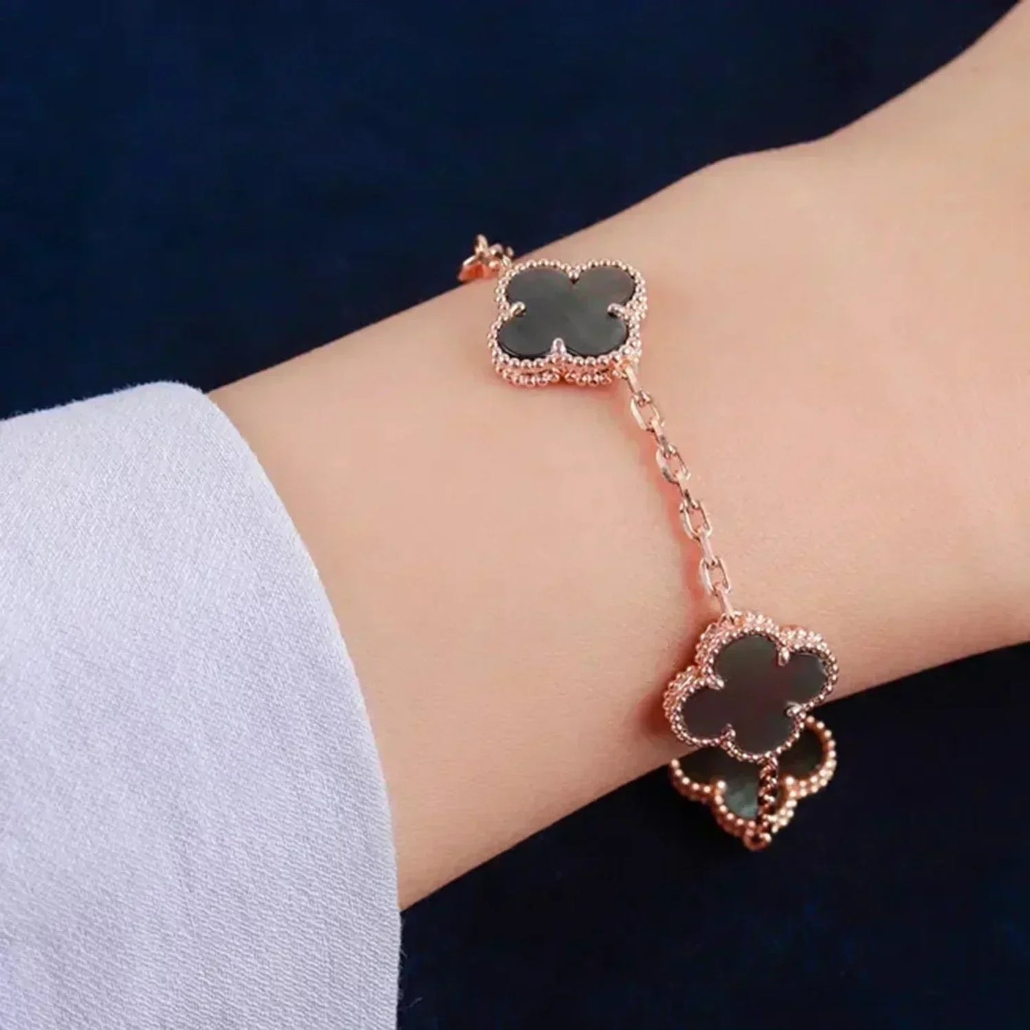 [AuraEcho Jewelry]CLOVER 5 MOTIF GRAY MOP  BRACELET