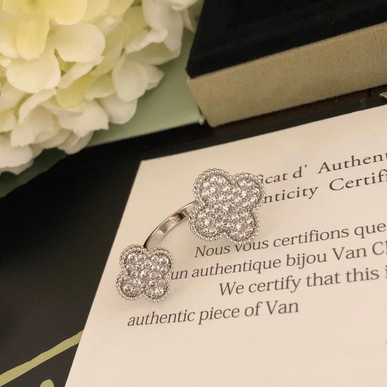 [AuraEcho Jewelry]CLOVER BETWEEN THE FINGER RING
