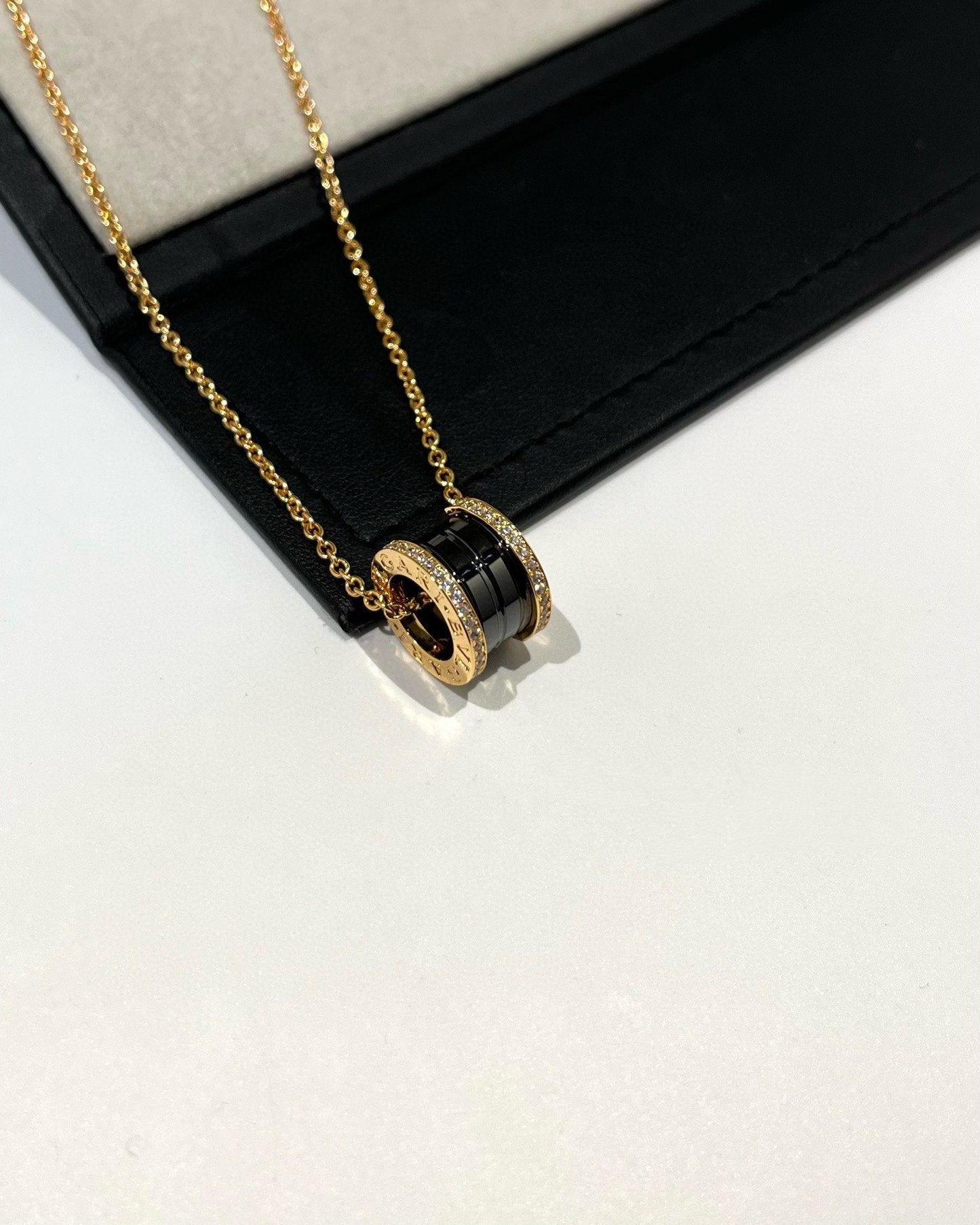 [AuraEcho Jewelry]ZERO 1 BLACK CERAMIC DIAMOND PINK GOLD NECKLACE